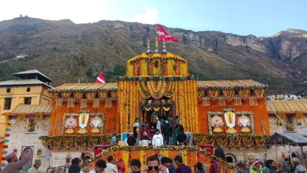 बीकेटीसी ने बदरीनाथ और केदारनाथ में दीपोत्सव कार्यक्रम का किया आयोजन,11 हजार दीप जलाकर मनाई गई दिवाली