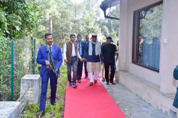 जिलाधिकारी अंशुल सिंह ने भूतपूर्व राष्ट्रपति रामनाथ कोविंद से की शिष्टाचार भेंट