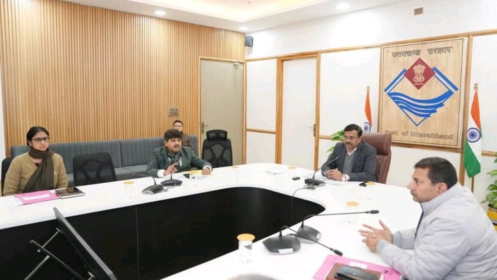 लखवाड़ बहुद्देश्यीय परियोजना की प्रगति की मुख्य सचिव आनन्द बर्द्धन ने करी समीक्षा