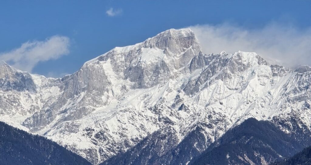 मौसम की मेहरबानी से लौटा हिमालयी चोटियों का बर्फीला श्रृंगार, लोगों में जगी राहत की उम्मीद