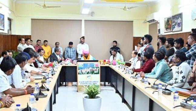 सफाई कर्मियों के सम्मान और सुरक्षा पर फोकस, योजनाओं का लाभ हर पात्र तक पहुंचाने के आदेश