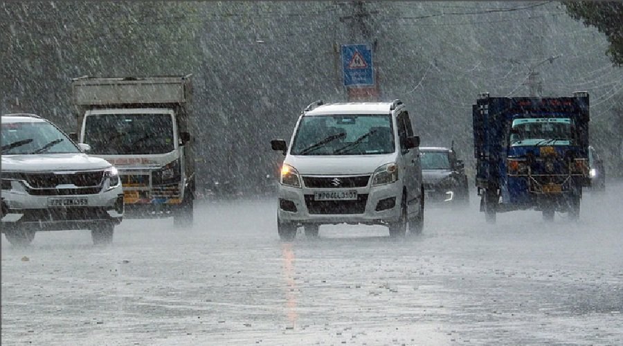 उत्तराखंड में अचानक बदला मौसम, यमुनोत्री में बर्फबारी तो मैदानों में बारिश-ओलावृष्टि का अलर्ट