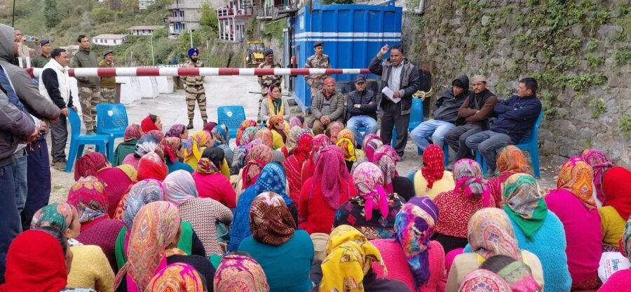 प्रशासन से वार्ता के बाद एनटीपीसी परियोजना पर नौ दिनों से जारी गतिरोध खत्म