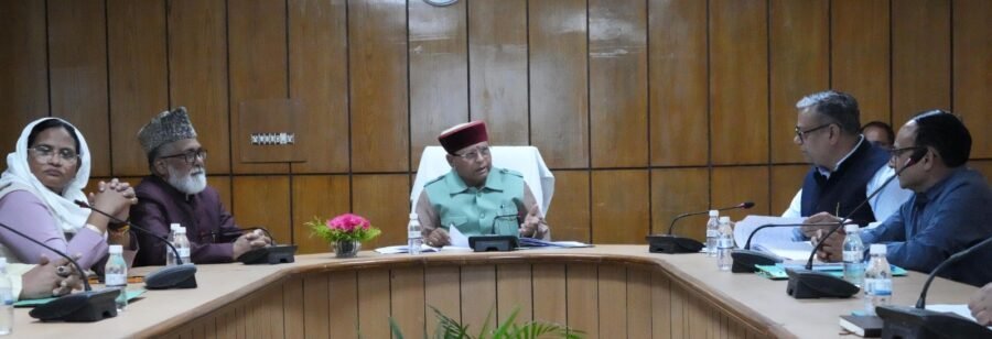 अल्पसंख्यक कल्याण मंत्री खजान दास ने विभागीय कार्यों की समीक्षा की, योजनाओं के व्यापक प्रचार-प्रसार के दिए निर्देश