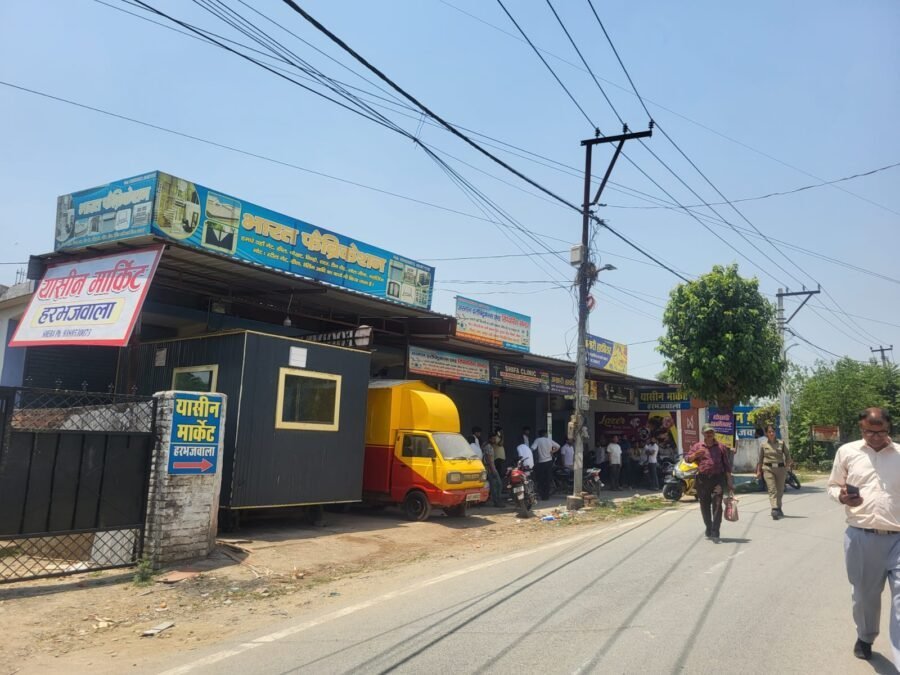 एमडीडीए की बड़ी कार्रवाई, हरभजवाला से बाईपास तक अवैध निर्माण सील, बिना नक्शा स्वीकृति बनाए जा रहे व्यावसायिक निर्माणों पर बड़ी कार्रवाई, प्राधिकरण ने दिया सख्त संदेश