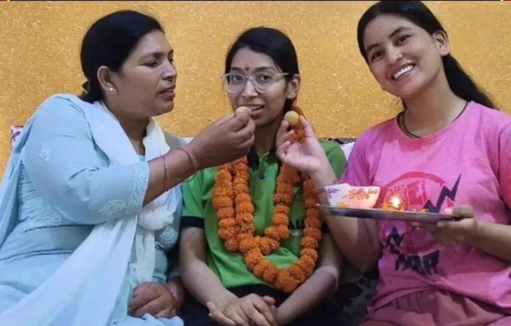 उत्तराखण्ड की बेटी तनीषा बिष्ट का IIT में चयन, बढ़ाया मान