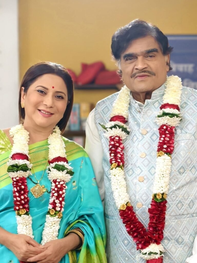 बॉलीवुड और मराठी सिनेमा का “पावर कपल” : शादी के 37 साल बाद भी बरकरार है अशोक और निवेदिता सराफ का जादू